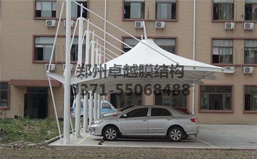 某小區(qū)使用PVDF膜材建造的膜結(jié)構(gòu)車(chē)棚